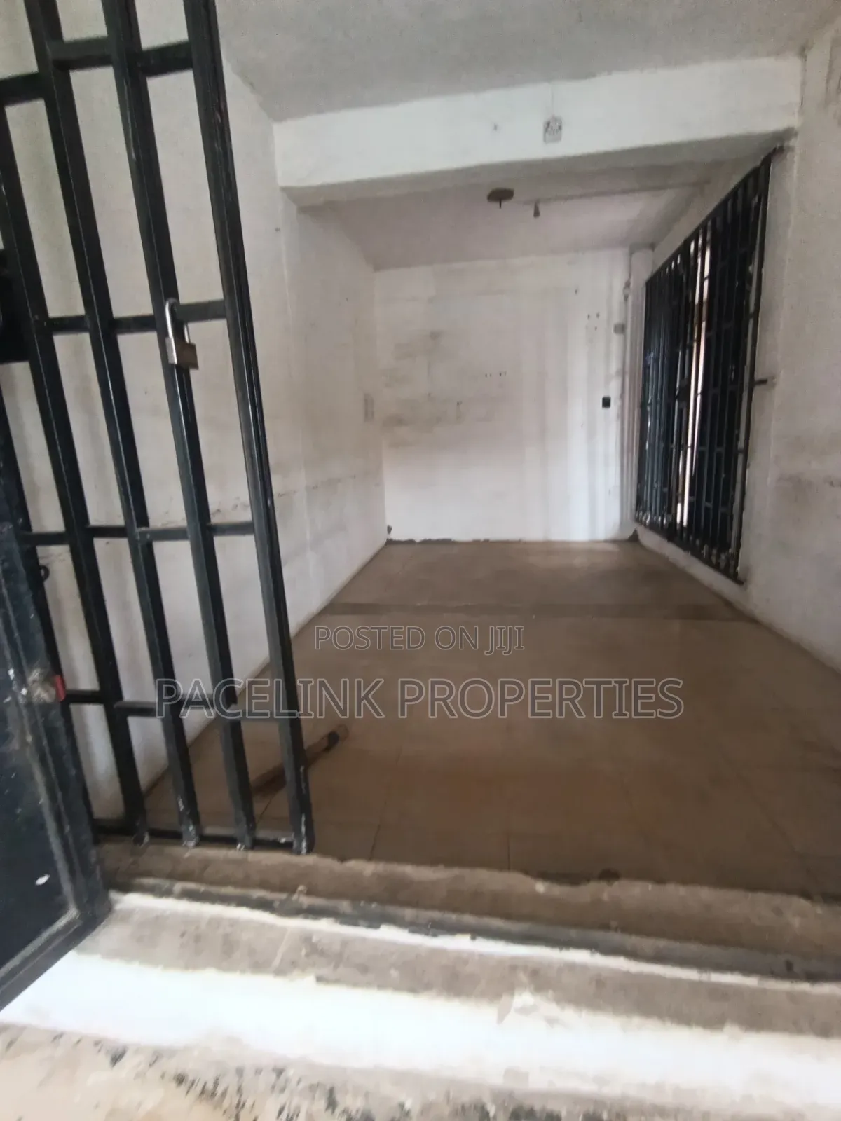 Big Shop Along the Main Road at Alimosho Iyana Ipaja Lagos 1.2m in Iyana Ipaja