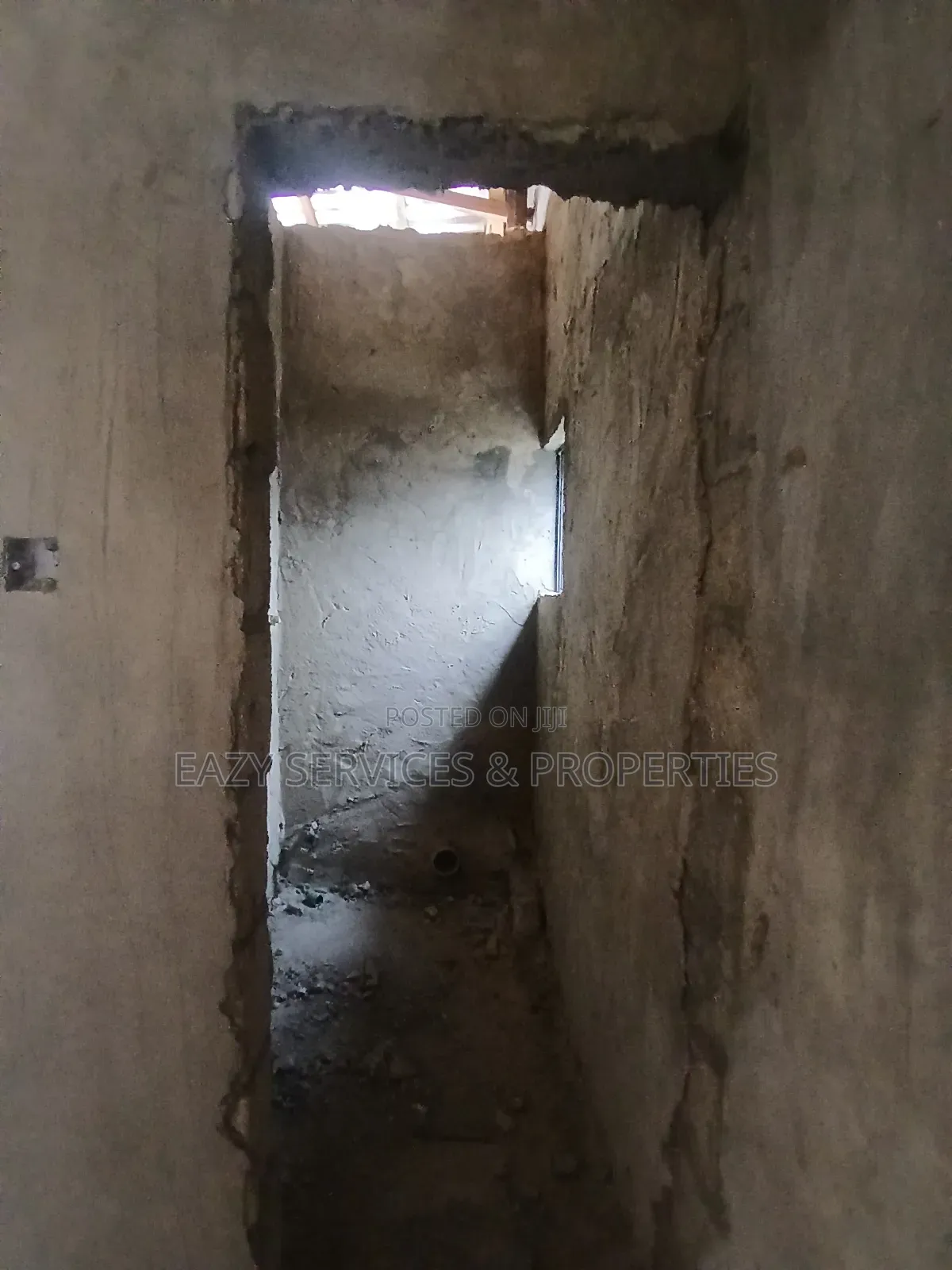 Commercial Spaces With 2toilets, Admin Office Prepaid Meter at Ajah in Ado / Ajah