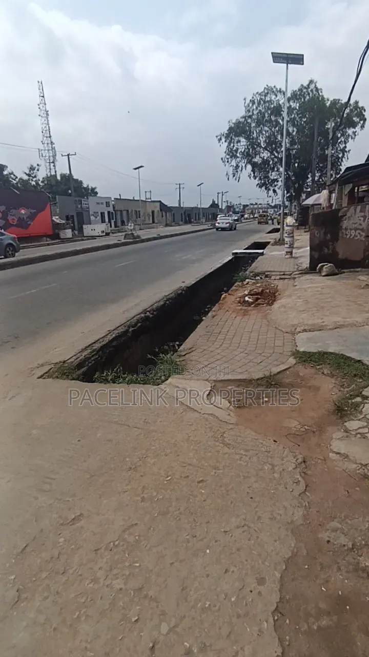 Big Mini Warehouse Along the Main Road at Alimosho Iyana Ipaja Lagos in Iyana Ipaja