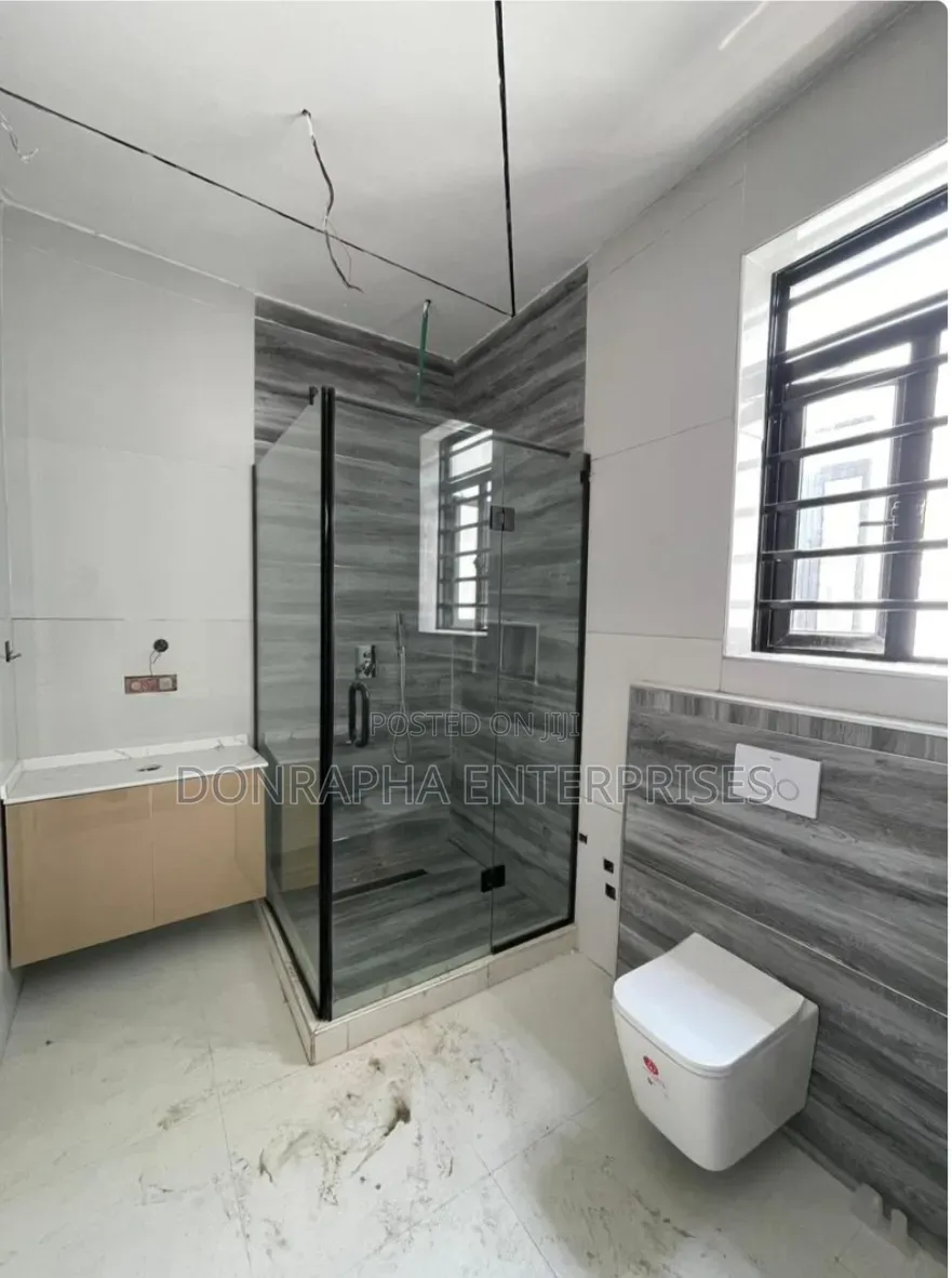 5bdrm Duplex in Lekki Phase 1 for sale in Lekki Phase 1