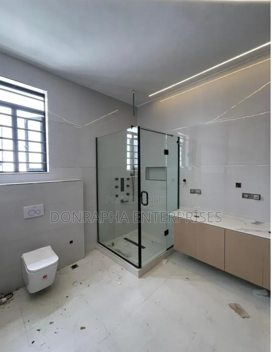 5bdrm Duplex in Lekki Phase 1 for sale in Lekki Phase 1
