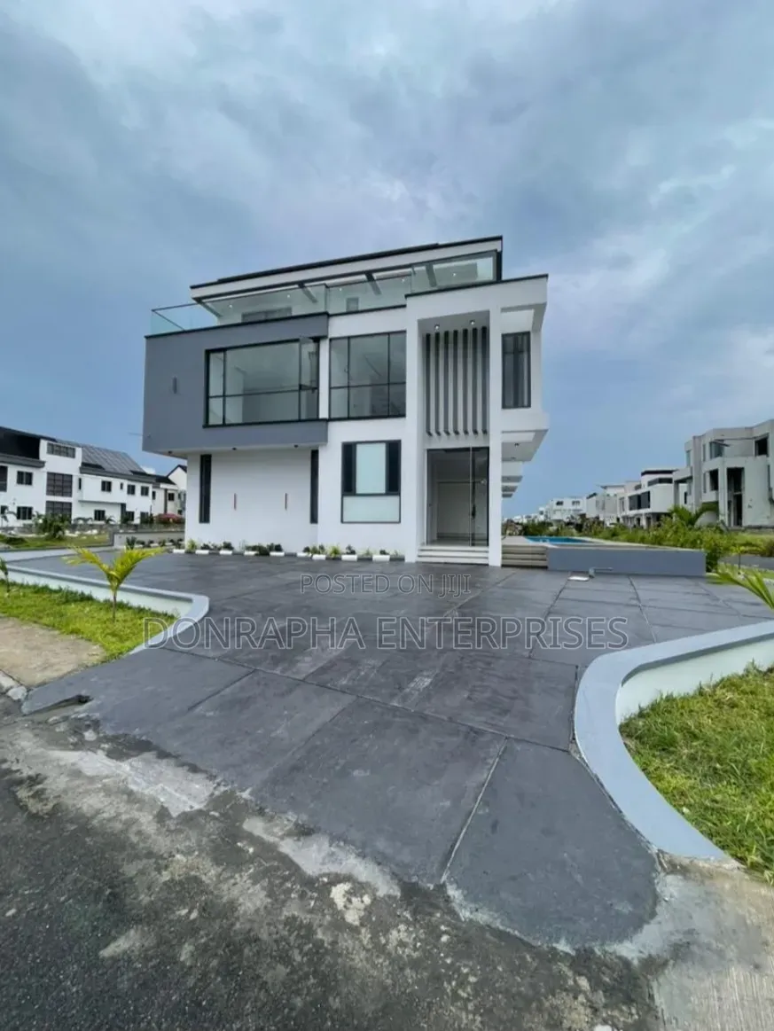 5bdrm Duplex in Ikate for sale in Ikate