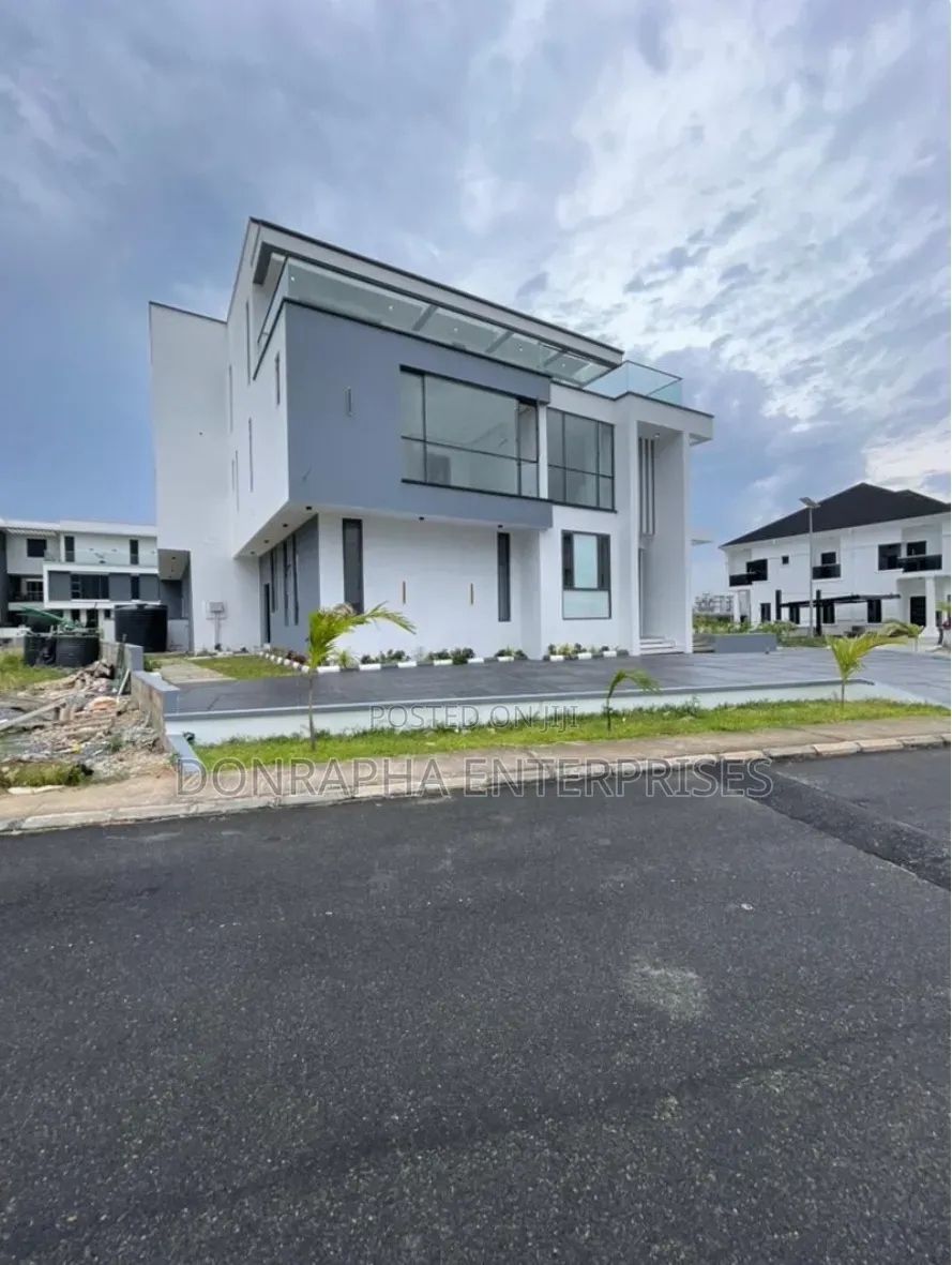 5bdrm Duplex in Ikate for sale in Ikate