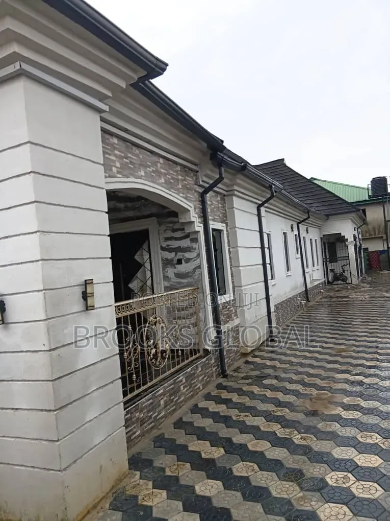 3bdrm Bungalow in Warri for sale in Warri