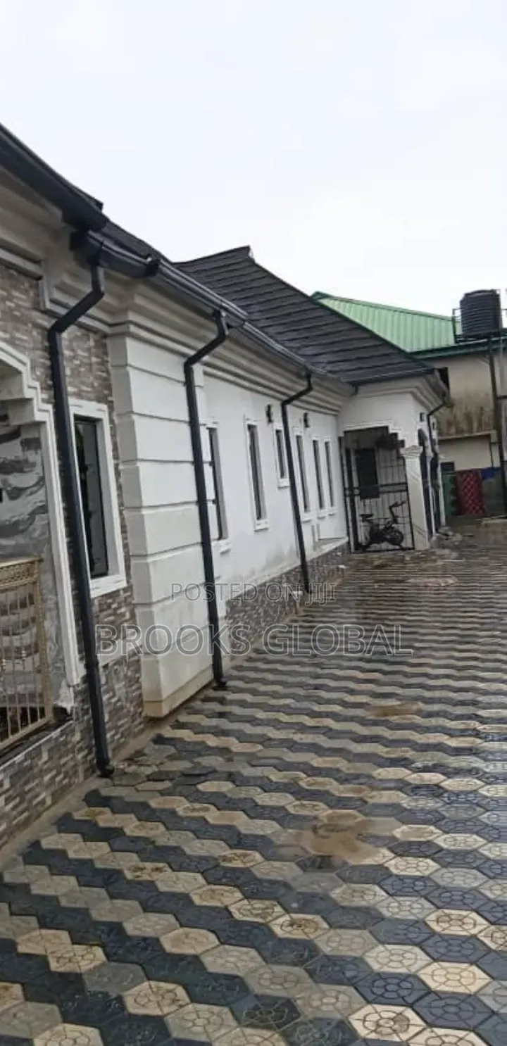 3bdrm Bungalow in Warri for sale in Warri