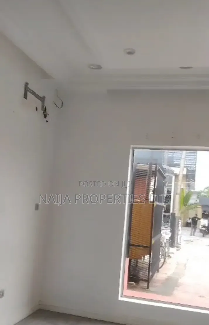 28sqm Shop Space Off Durosinmi Etti, Lekki Phase 1 for Rent in Lekki Phase 1