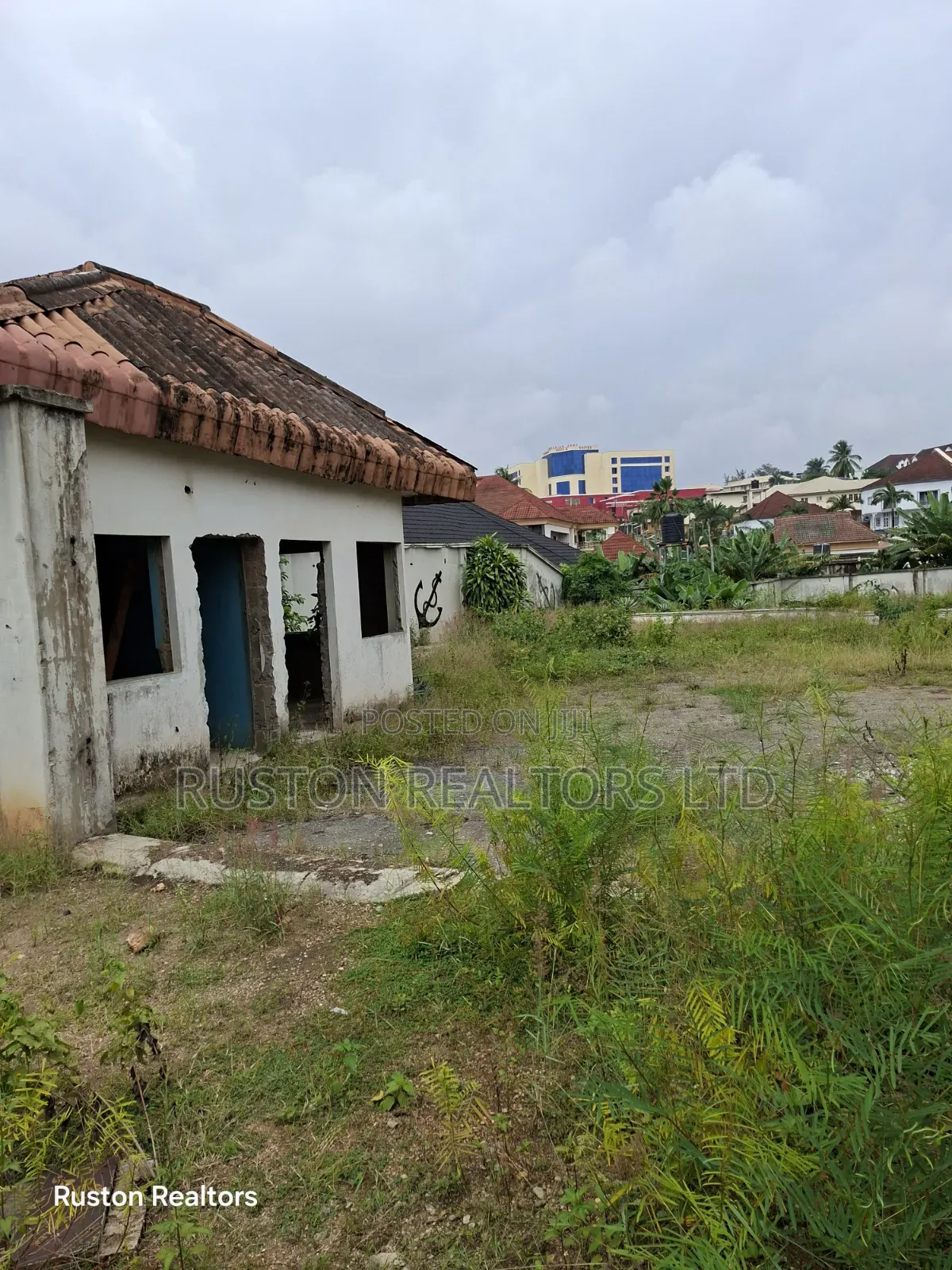 Land Measuring About 1020sm in Agodi