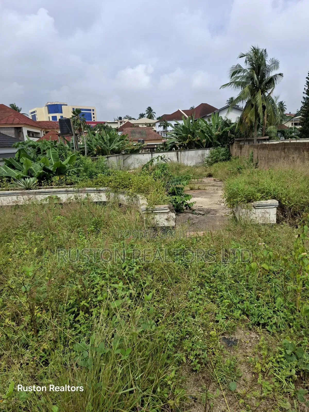 Land Measuring About 1020sm in Agodi
