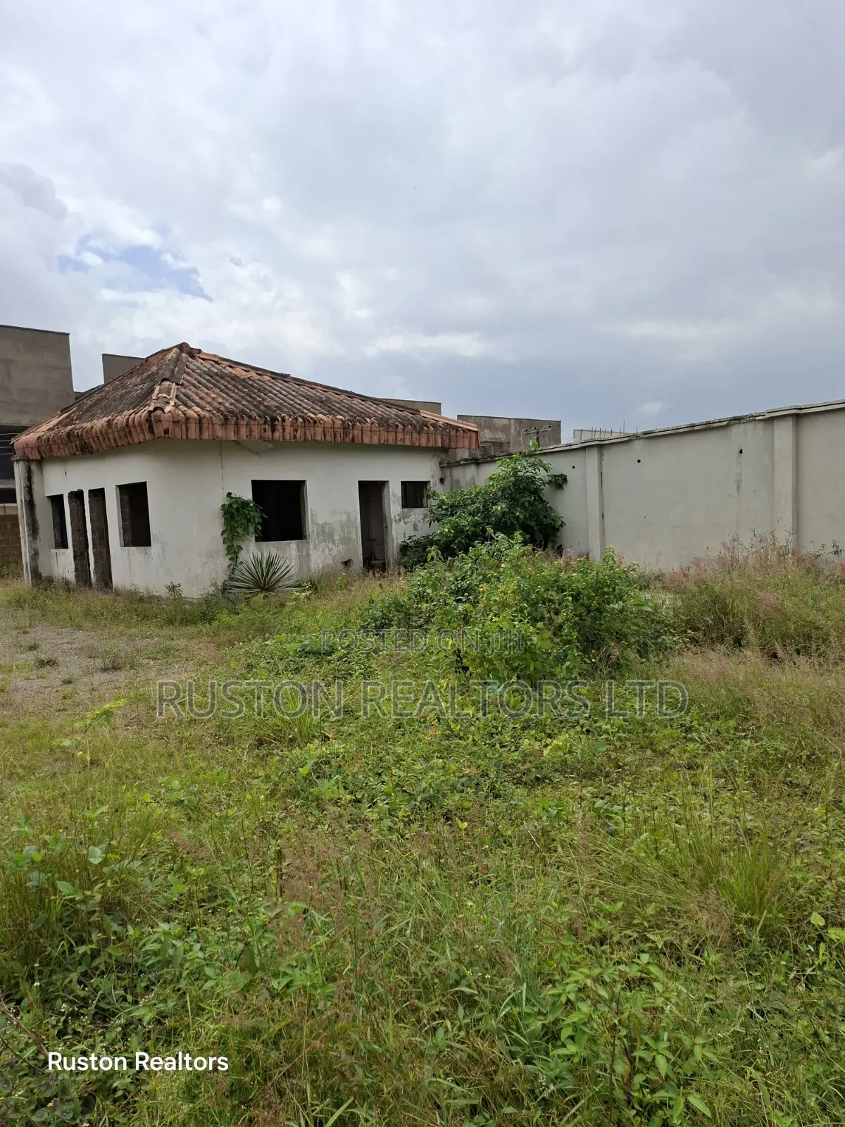 Land Measuring About 1020sm in Agodi