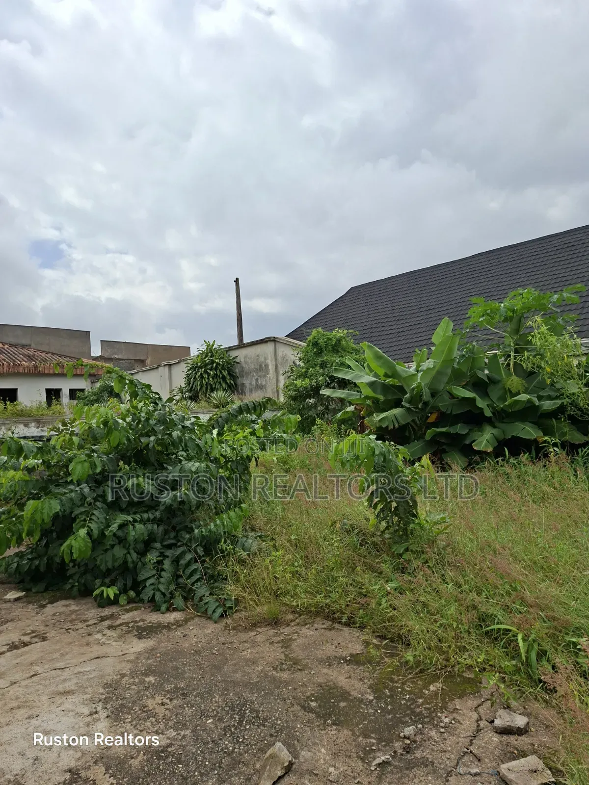 Land Measuring About 1020sm in Agodi