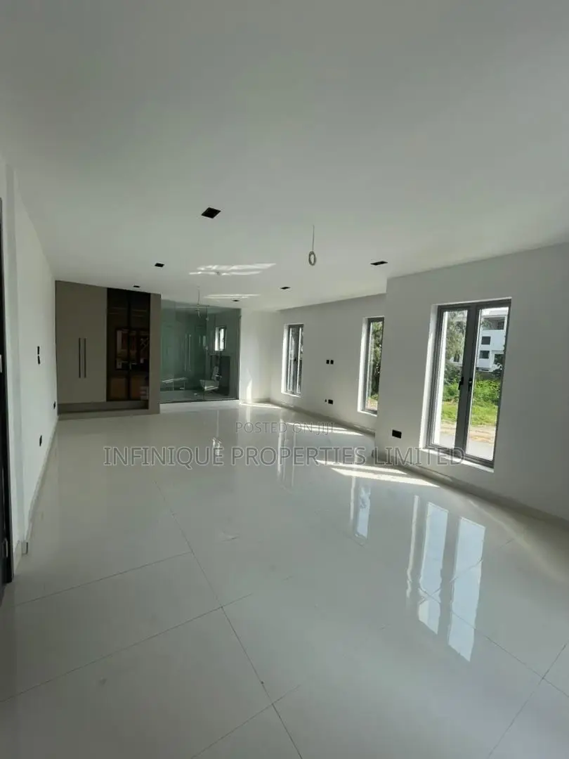5bdrm Duplex in Banana Island for sale in Banana Island