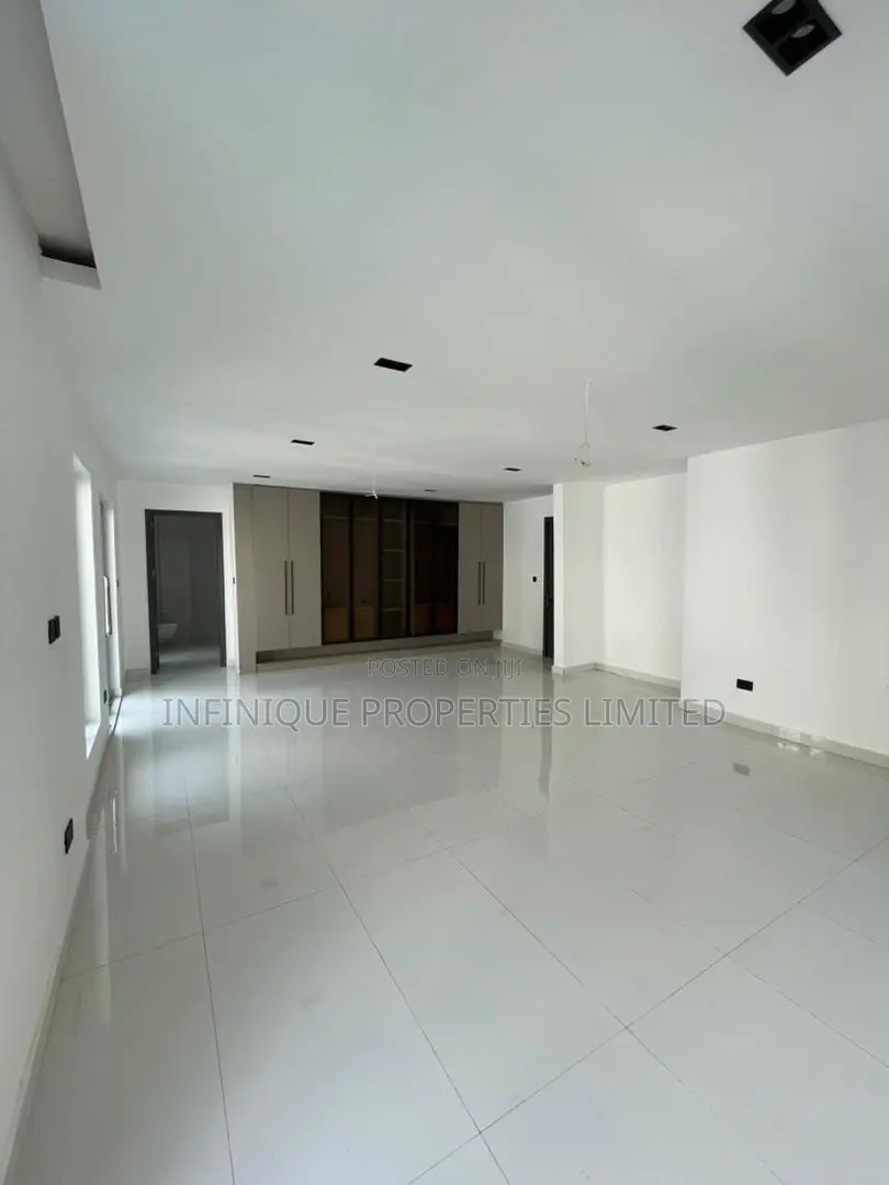 5bdrm Duplex in Banana Island for sale in Banana Island