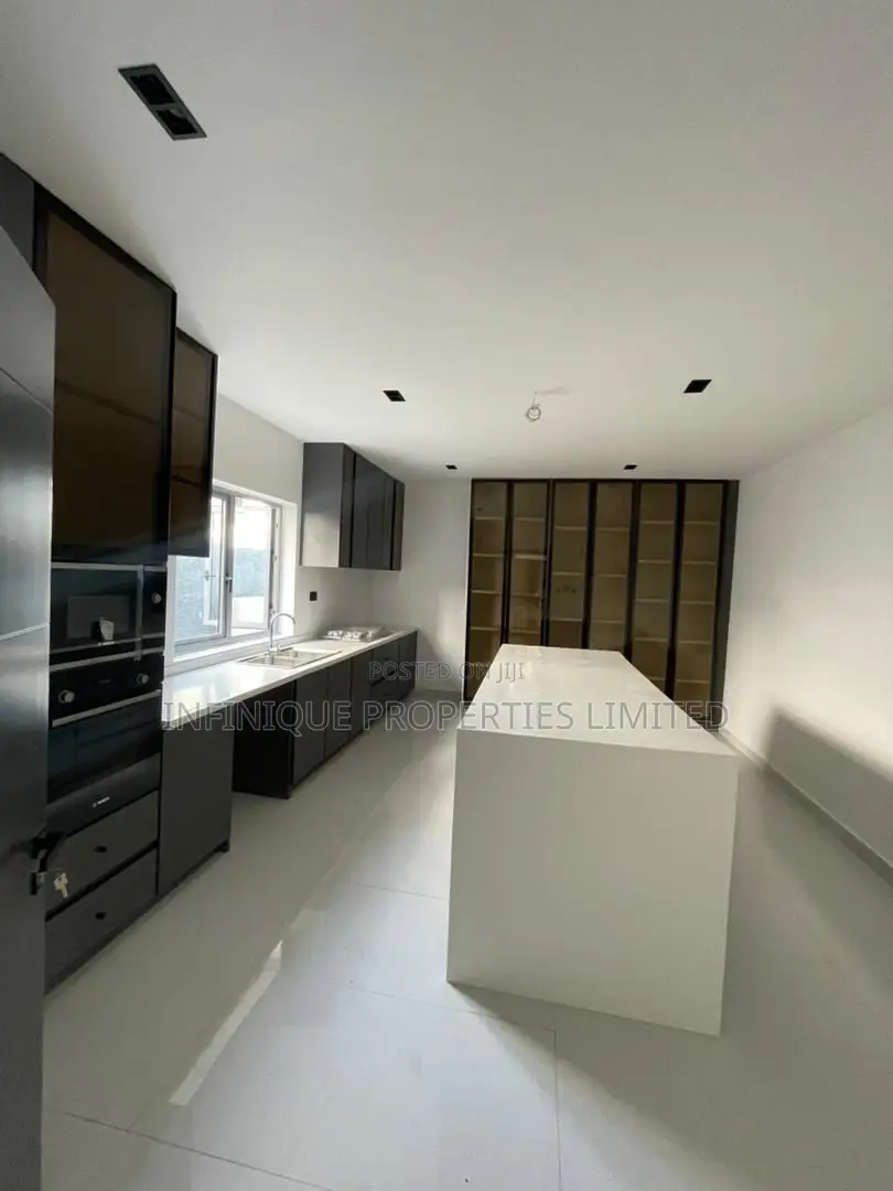 5bdrm Duplex in Banana Island for sale in Banana Island