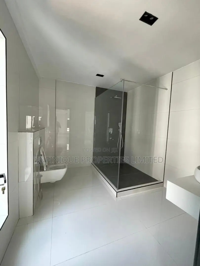 5bdrm Duplex in Banana Island for sale in Banana Island