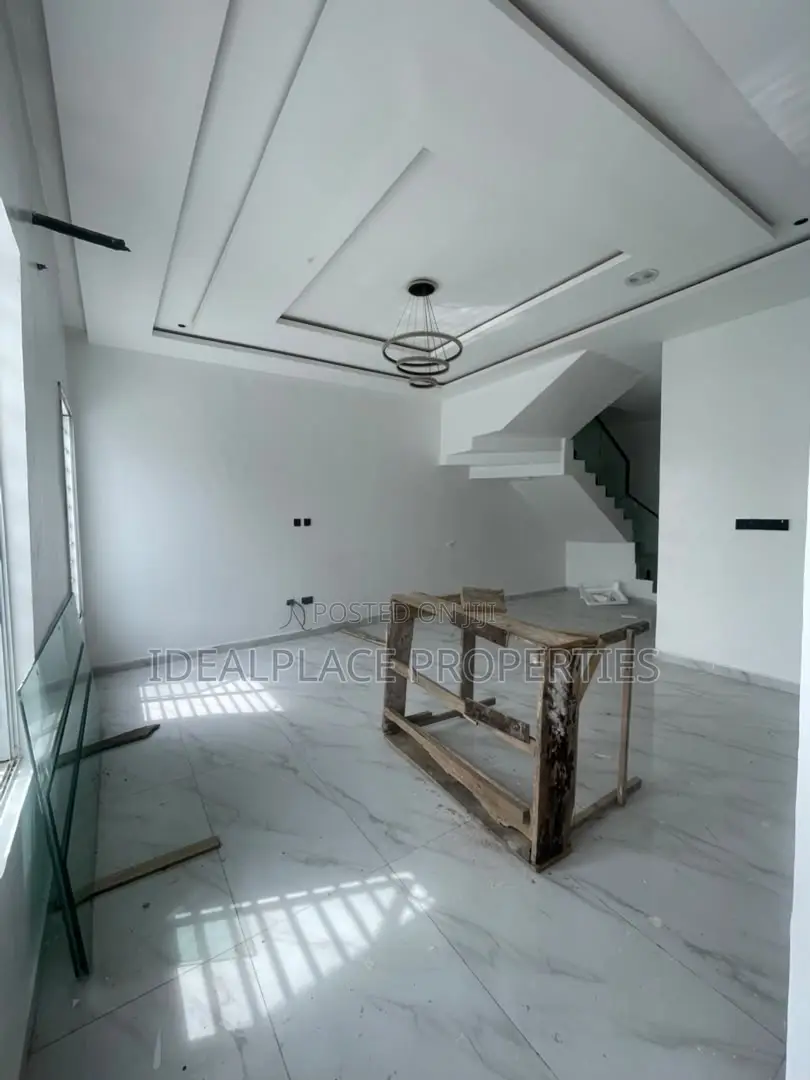 4bdrm Duplex in Ikota for sale in Ikota