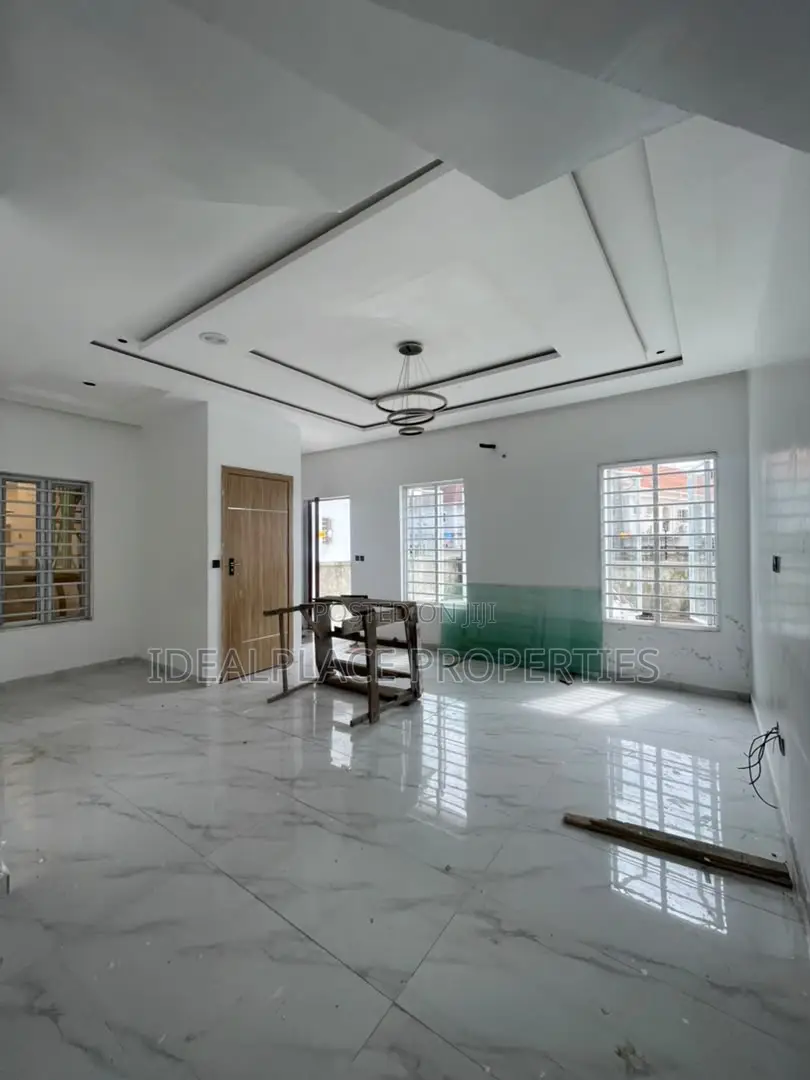 4bdrm Duplex in Ikota for sale in Ikota