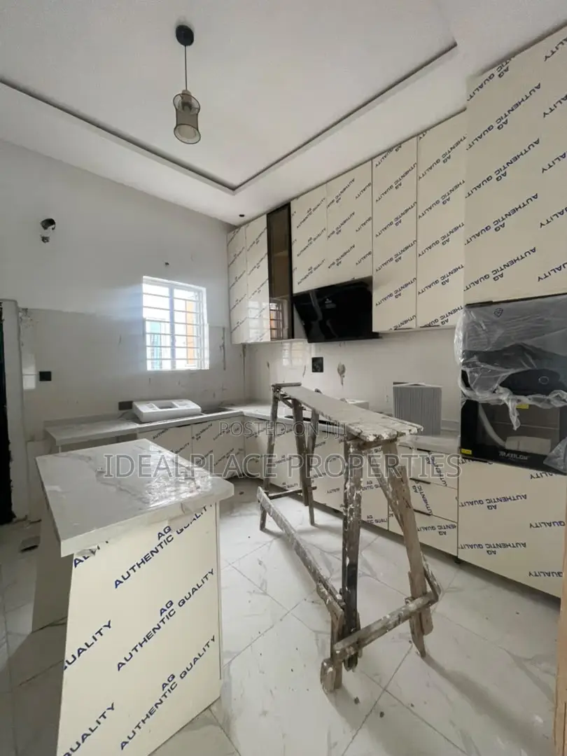 4bdrm Duplex in Ikota for sale in Ikota