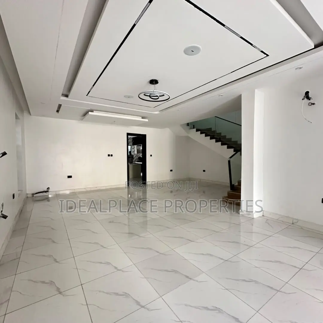 5bdrm Duplex in Sangotedo for sale in Sangotedo