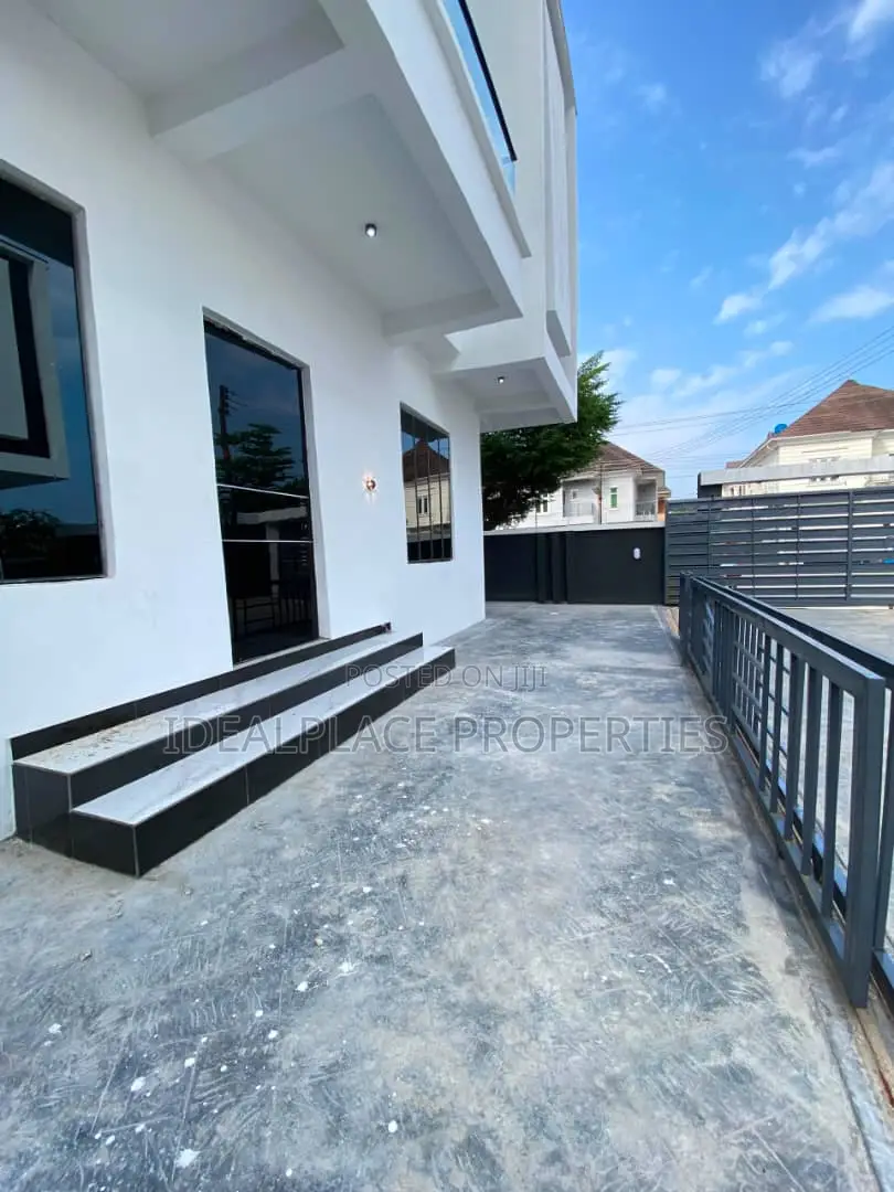 4bdrm Duplex in Idado for sale in Idado