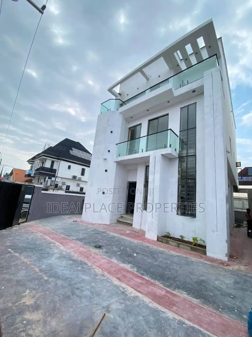 5bdrm Duplex in Idado for sale in Idado