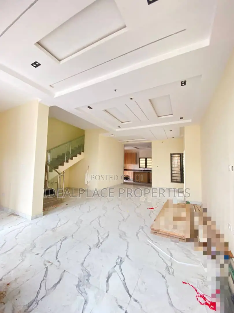 5bdrm Duplex in Idado for sale in Idado