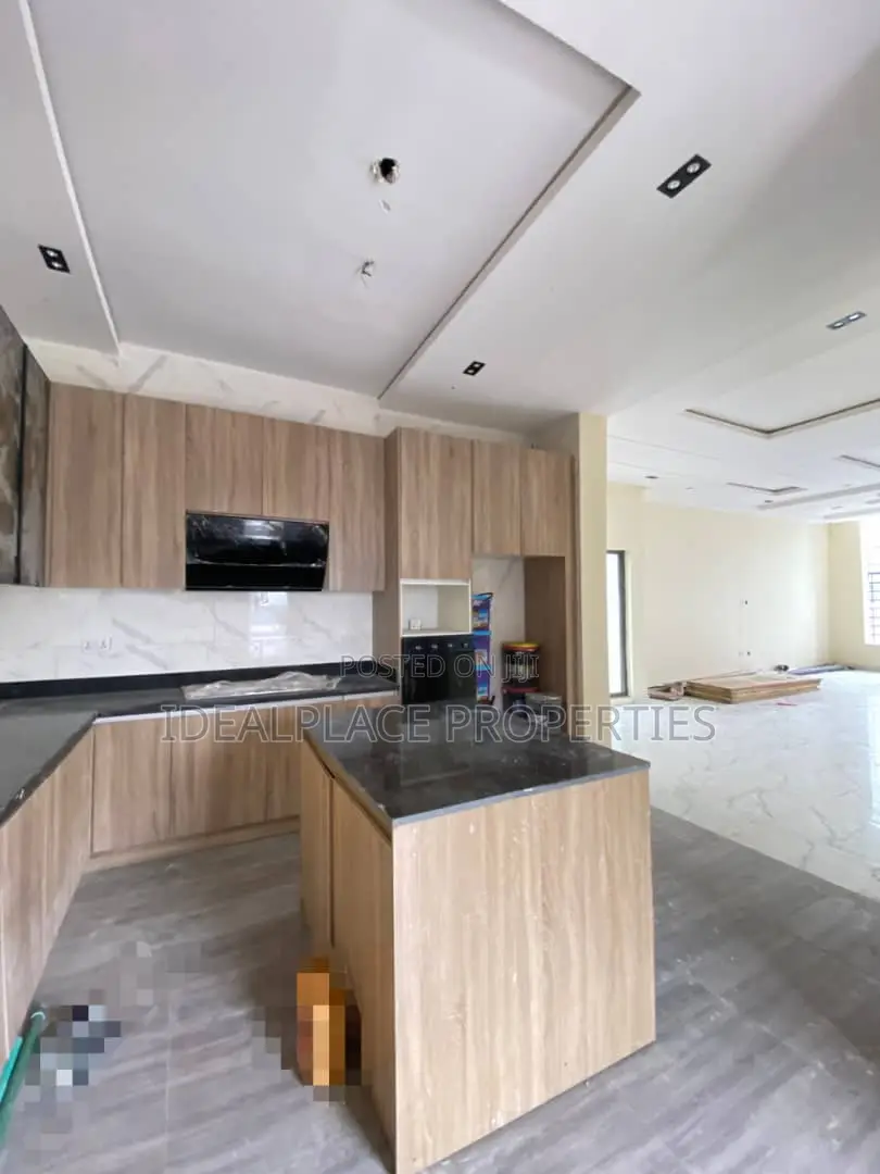 5bdrm Duplex in Idado for sale in Idado