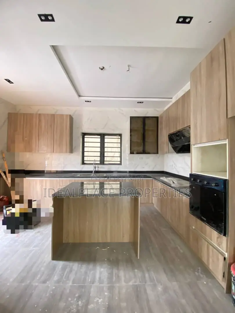 5bdrm Duplex in Idado for sale in Idado