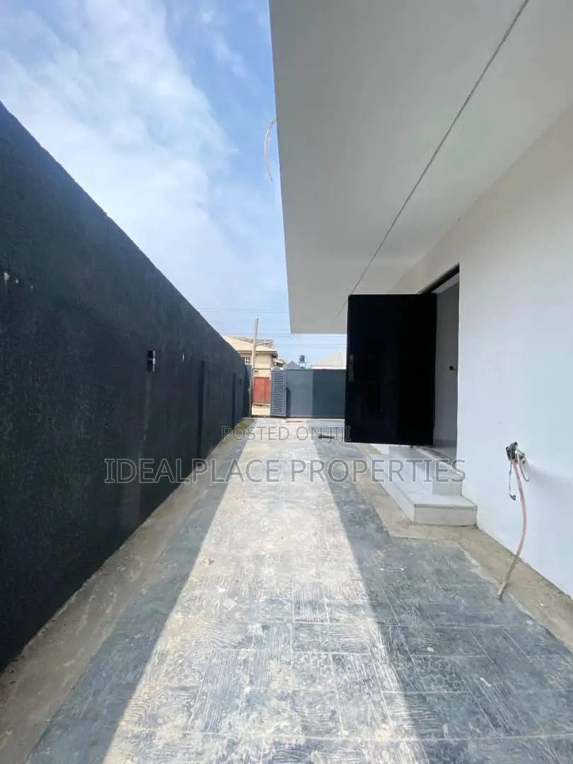 5bdrm Duplex in Ologolo for sale in Ologolo