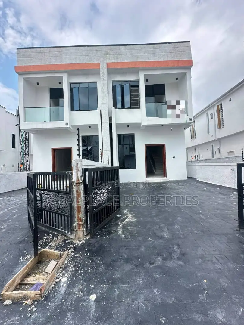 4bdrm Duplex in Ikota for sale in Ikota