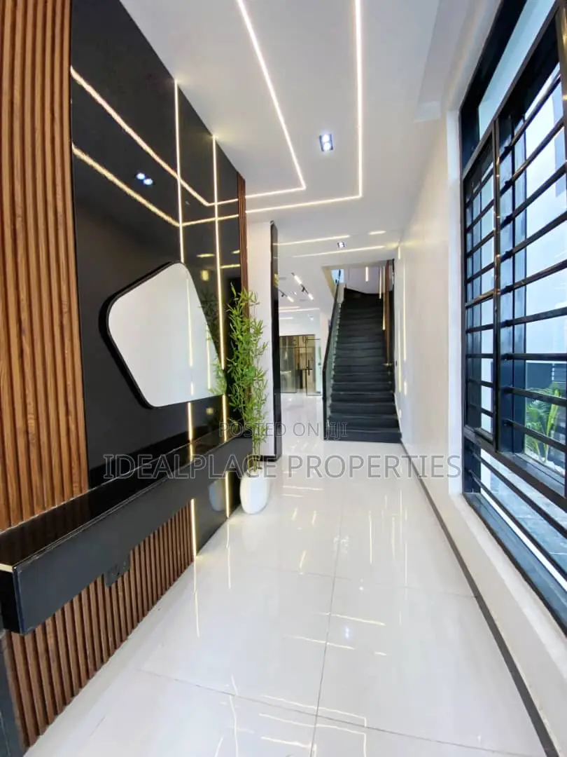 5bdrm Duplex in Ologolo for sale in Ologolo