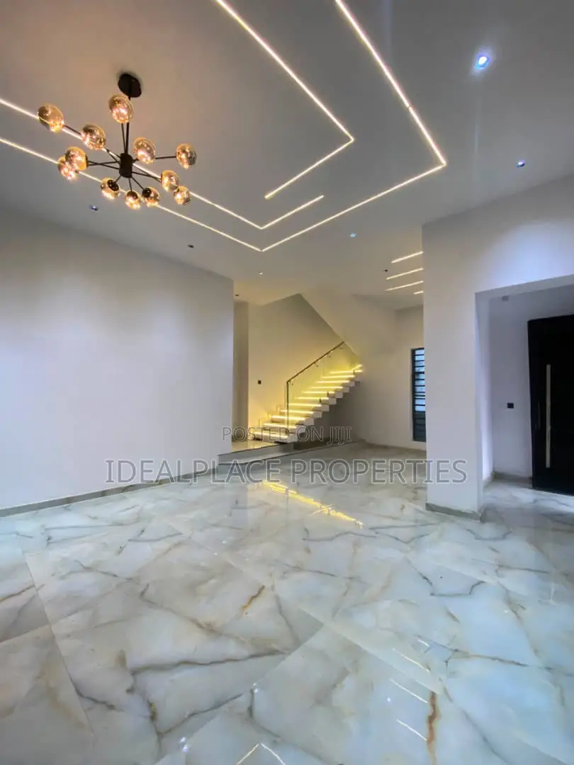 5bdrm Duplex in Ologolo for sale in Ologolo