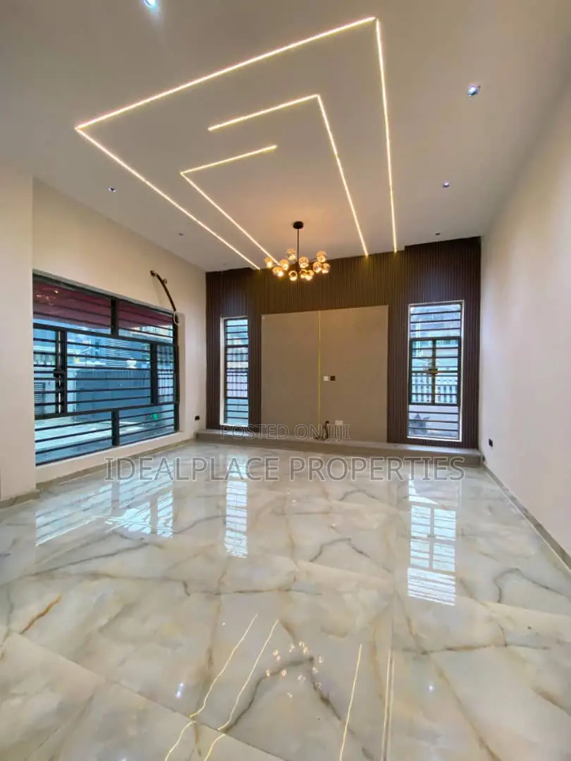 5bdrm Duplex in Ologolo for sale in Ologolo