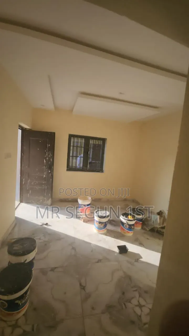 1bdrm Block of Flats in Hasan, Akala Express for rent in Akala Express