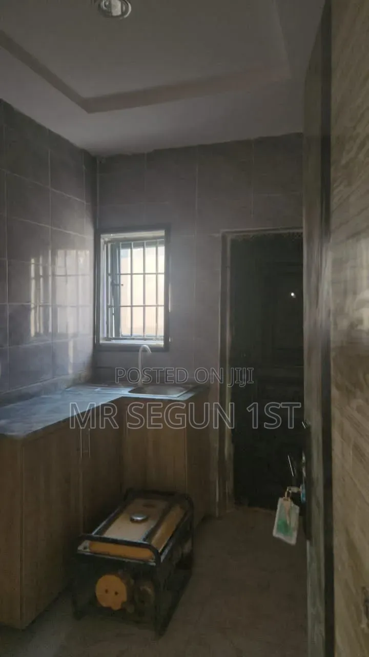 1bdrm Block of Flats in Hasan, Akala Express for rent in Akala Express