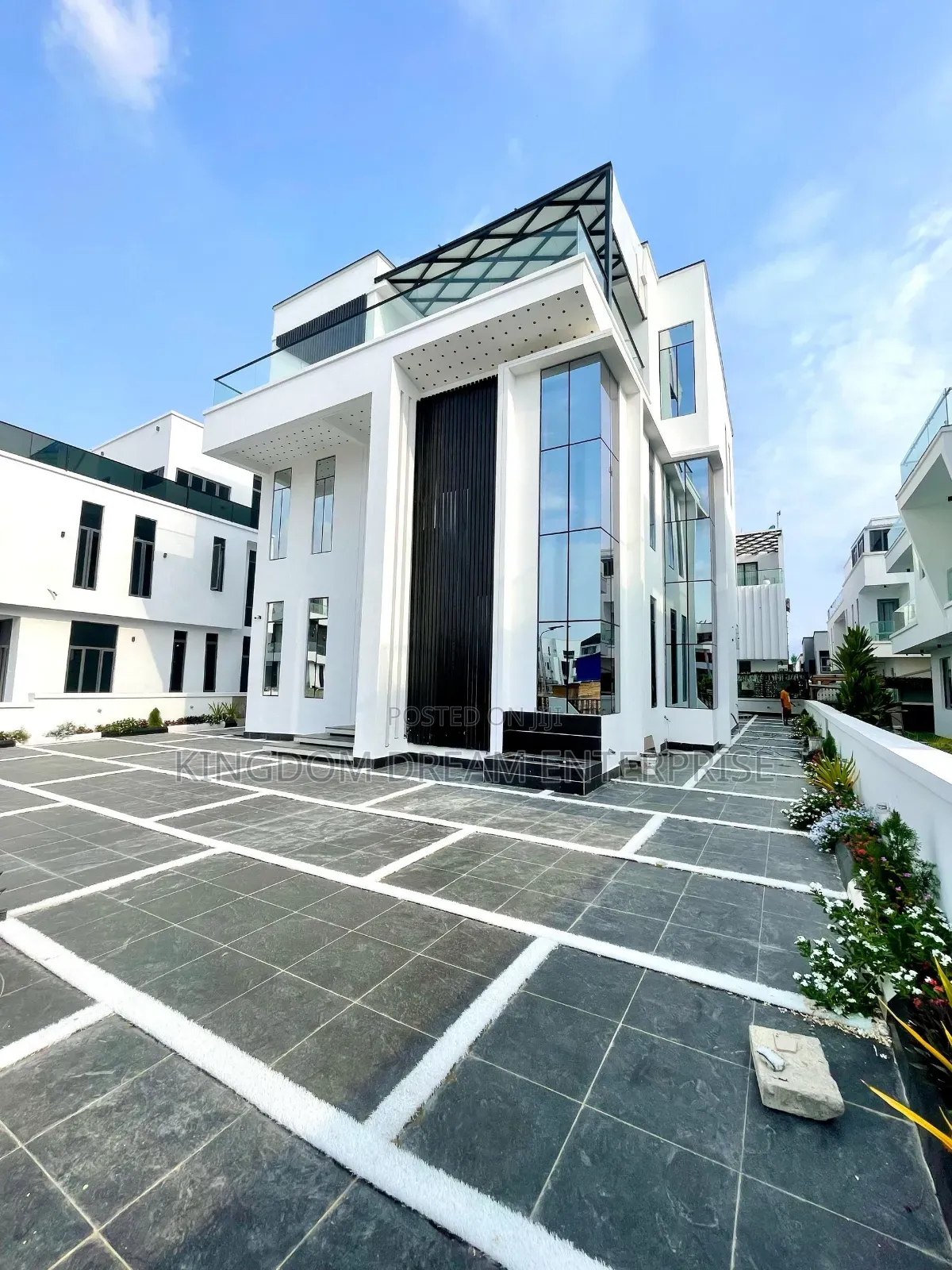 6bdrm Duplex in Osapa London Lekki for sale in Osapa london