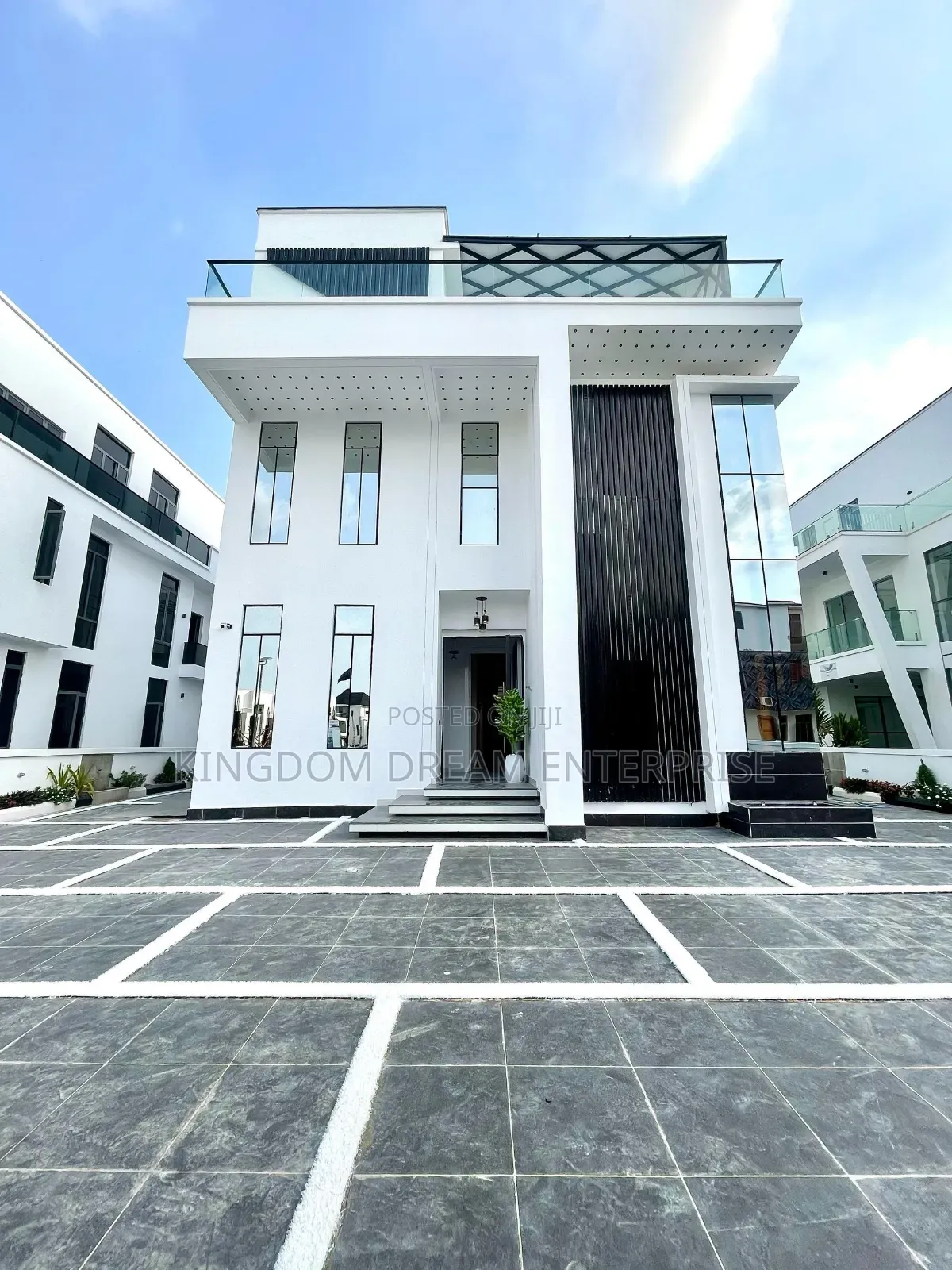 6bdrm Duplex in Osapa London Lekki for sale in Osapa london