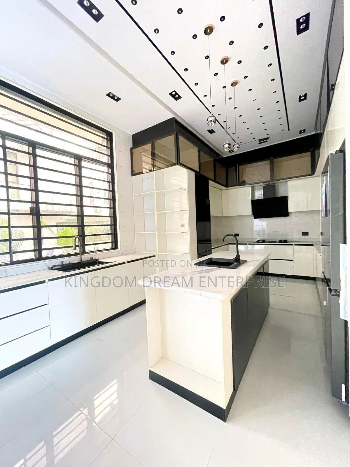 6bdrm Duplex in Osapa London Lekki for sale in Osapa london