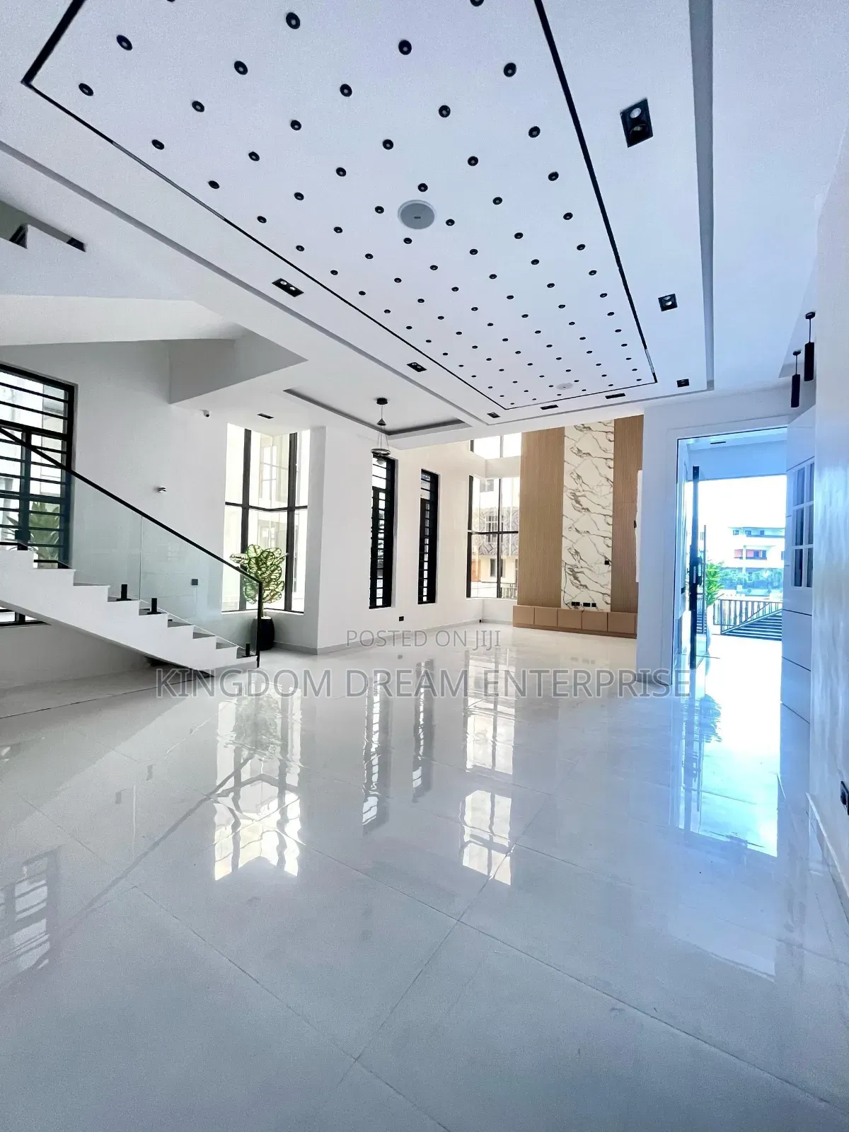 6bdrm Duplex in Osapa London Lekki for sale in Osapa london