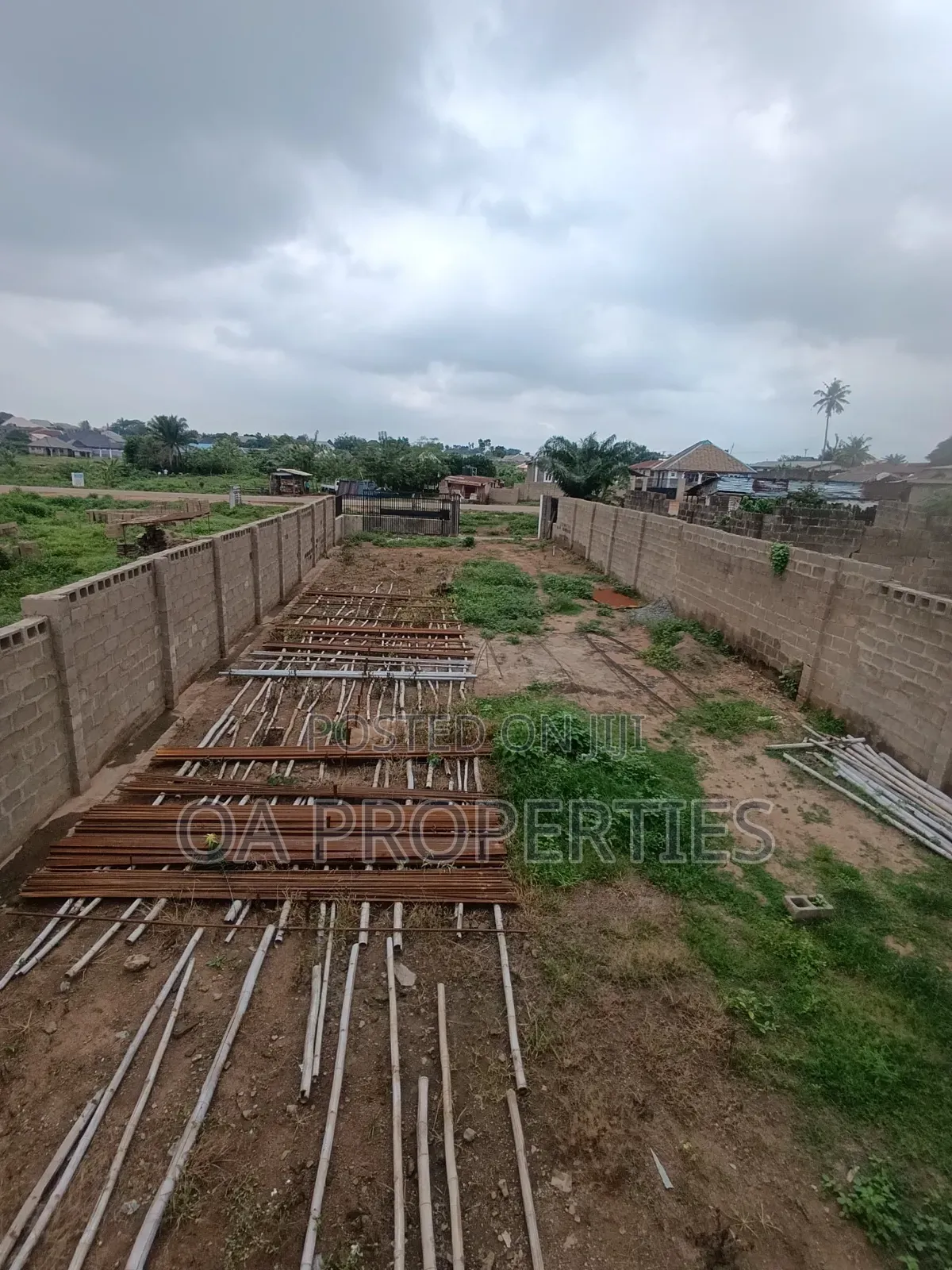 `A Property Facing the Major Road With a Spacious Decking Warehouse, in Ibadan