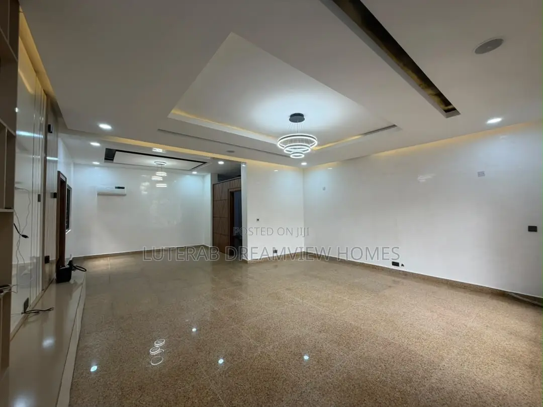 3bdrm Block of Flats in Wuye for rent in Wuye