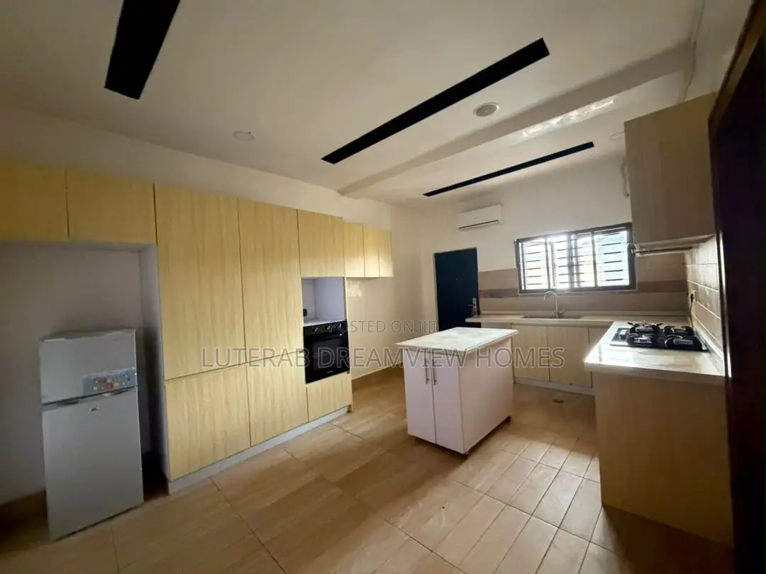 3bdrm Block of Flats in Wuye for rent in Wuye