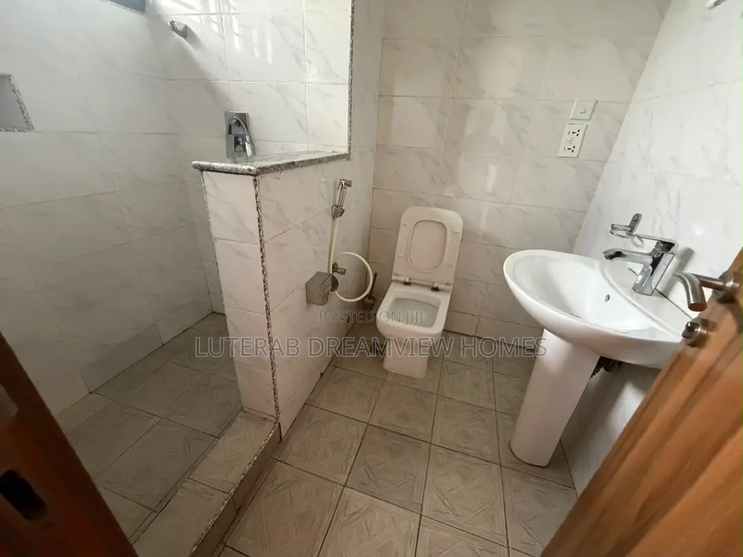3bdrm Block of Flats in Wuye for rent in Wuye