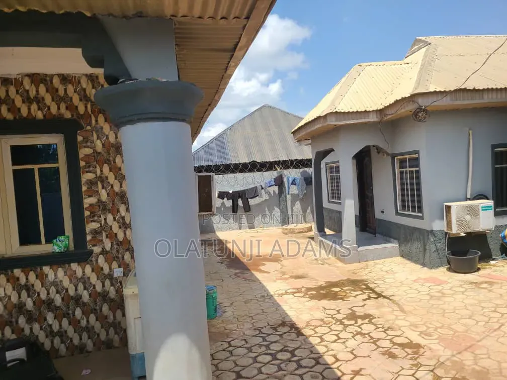 Furnished 3bdrm Bungalow in Akede Area Okebale for sale in Osogbo