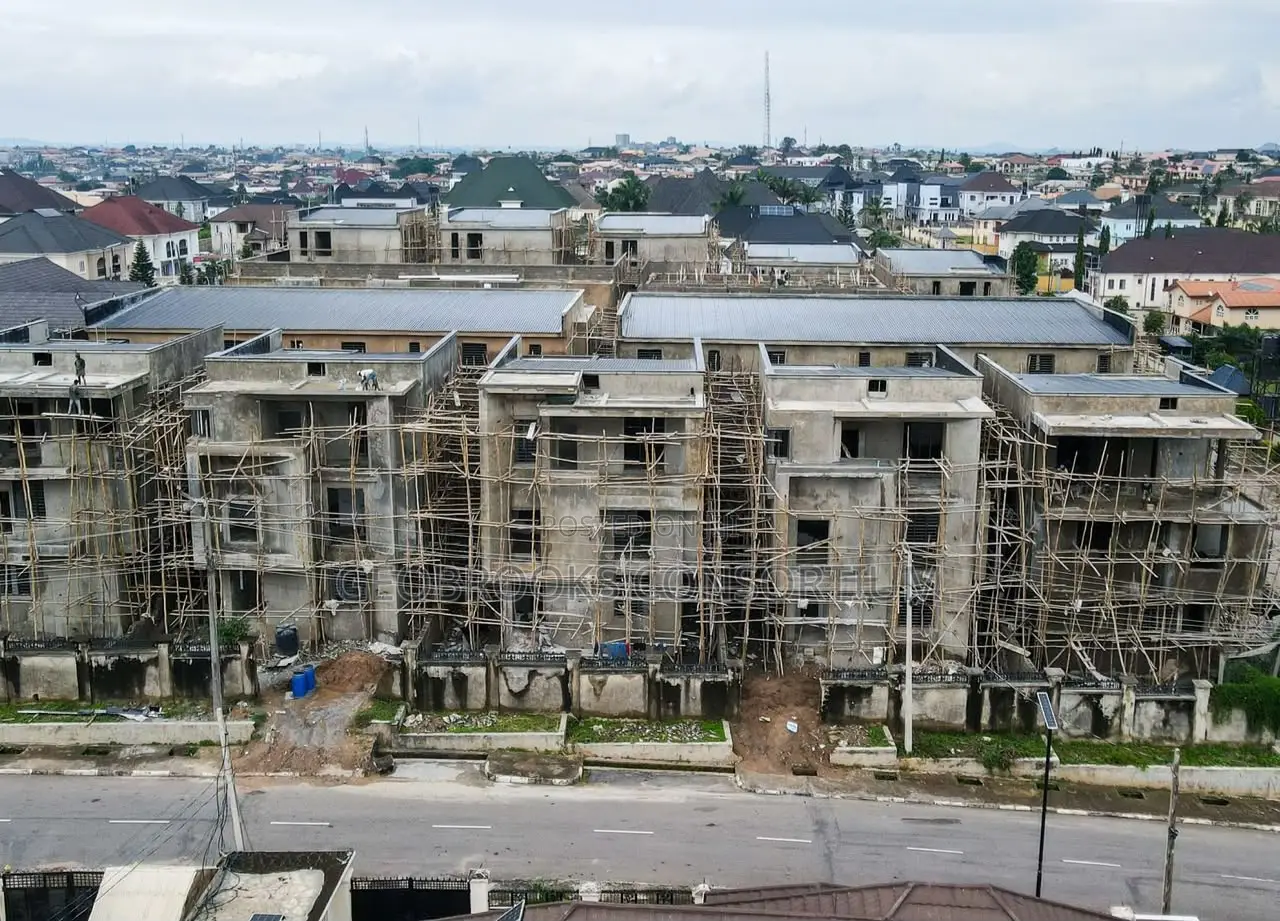 4bdrm Penthouse in Kolapo Ishola Gra, Akobo for sale in Akobo