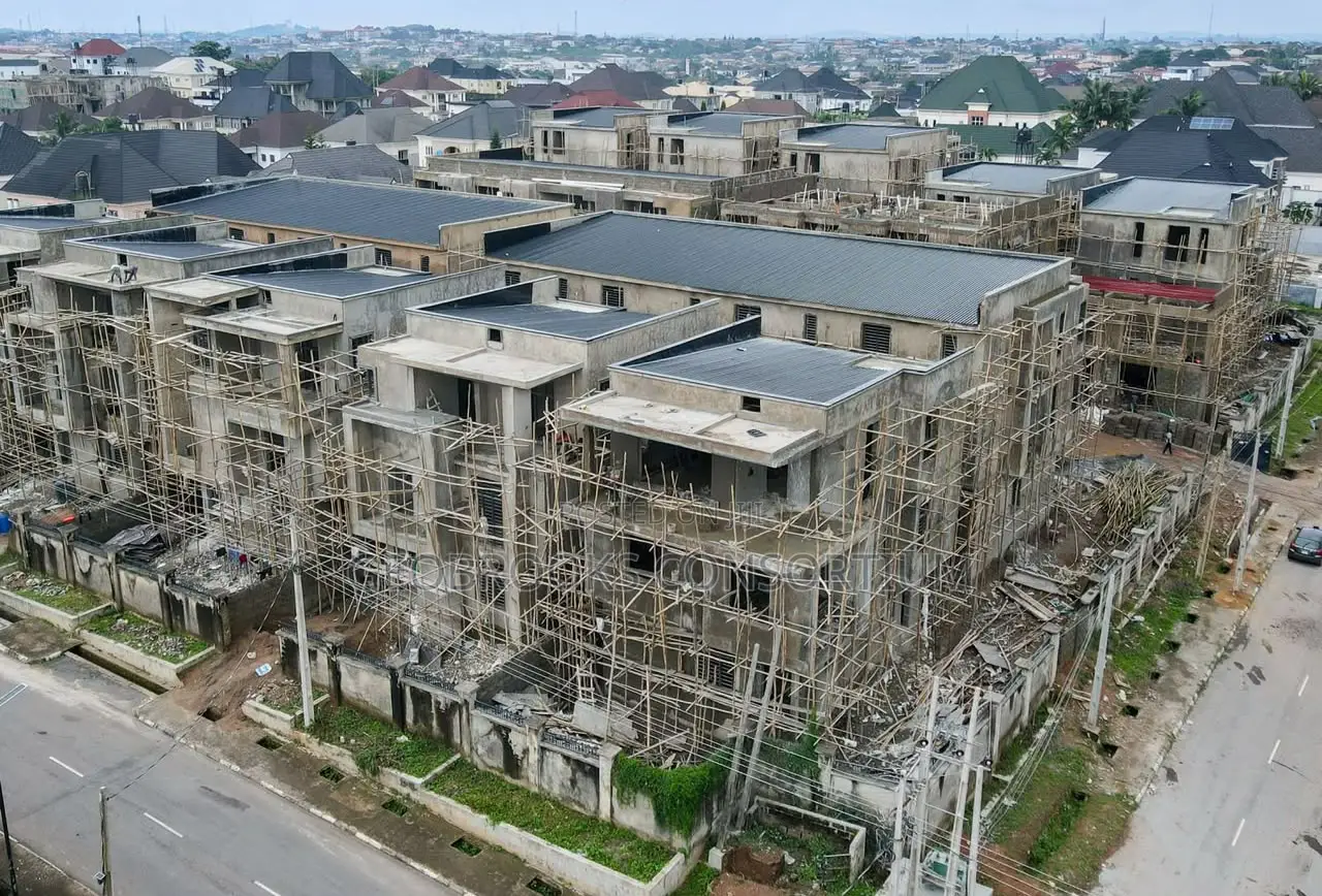 4bdrm Penthouse in Kolapo Ishola Gra, Akobo for sale in Akobo