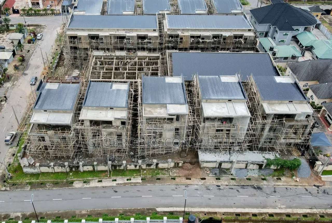 4bdrm Penthouse in Kolapo Ishola Gra, Akobo for sale in Akobo