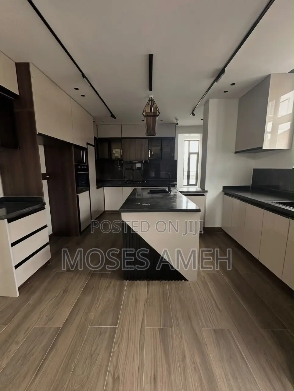 5bdrm Duplex in Apo Resettlement for sale in Apo Resettlement