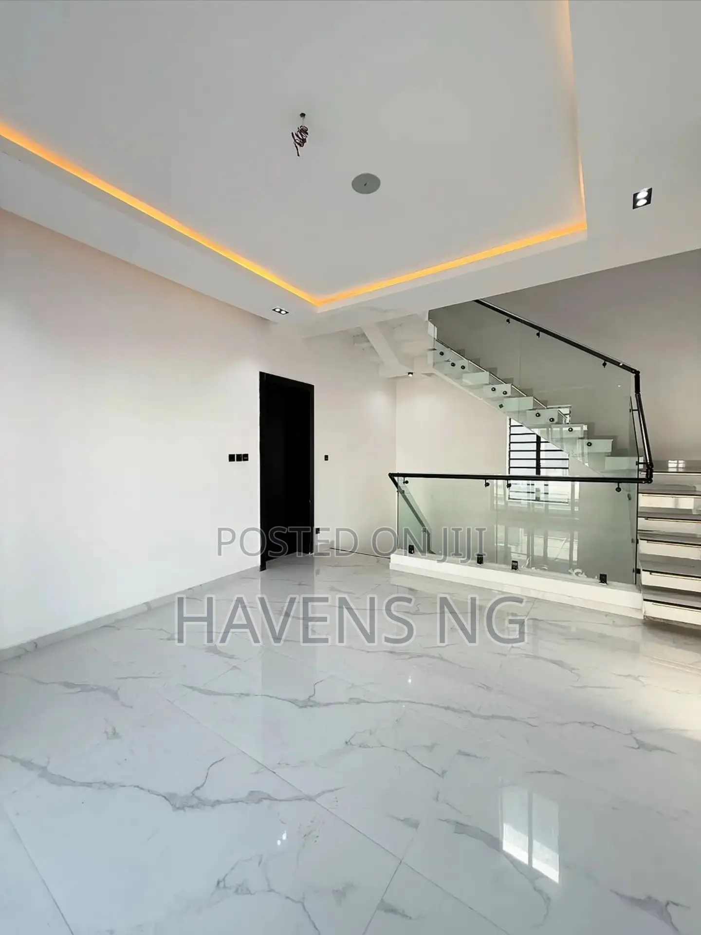 5bdrm Duplex in Ikota for sale in Ikota