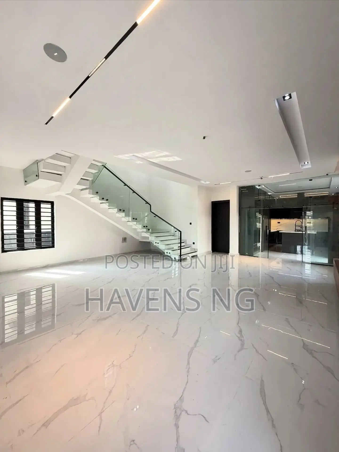 5bdrm Duplex in Ikota for sale in Ikota