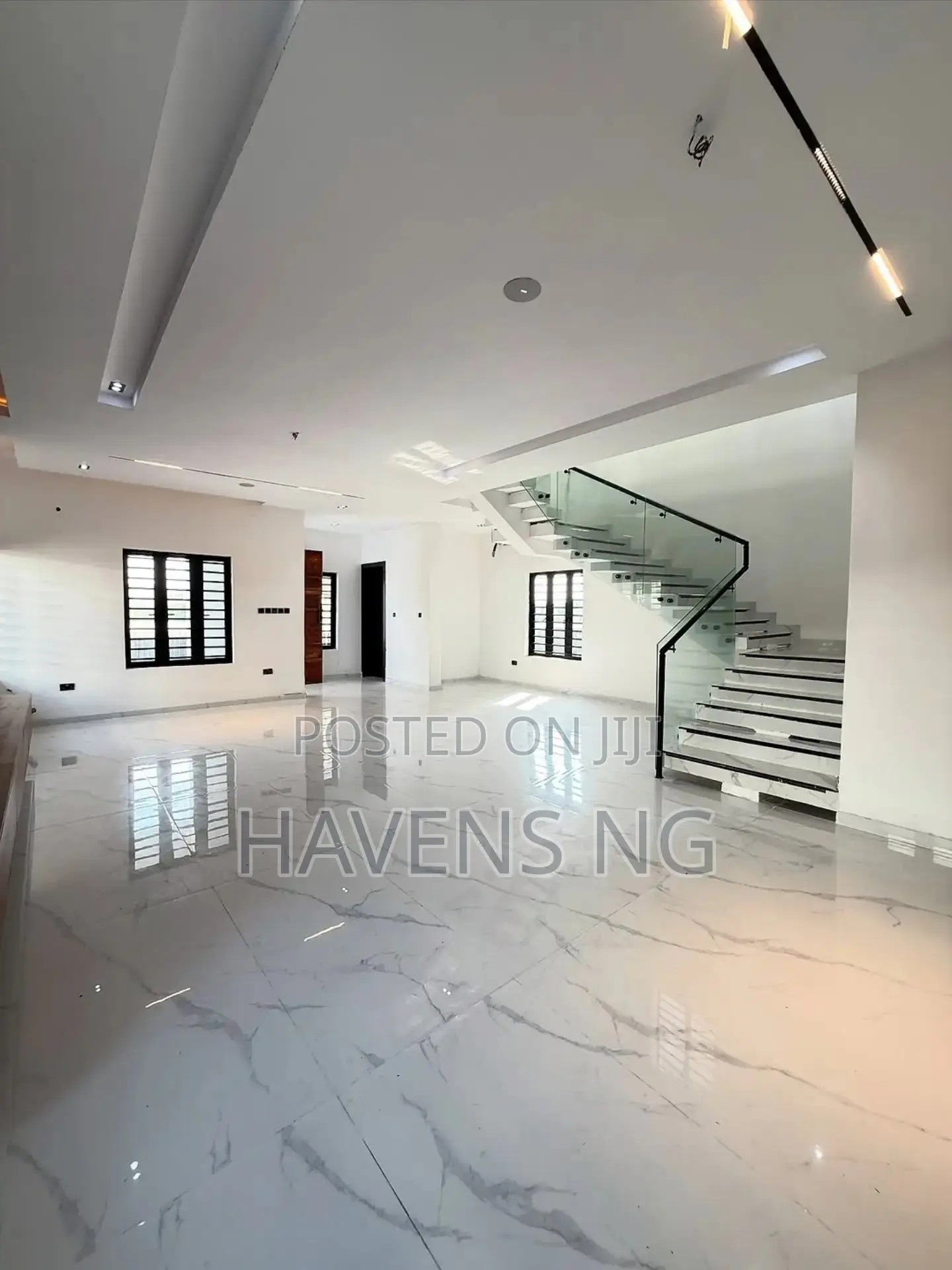 5bdrm Duplex in Ikota for sale in Ikota